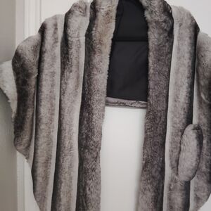 Elegant Faux Fur Cape in Gray